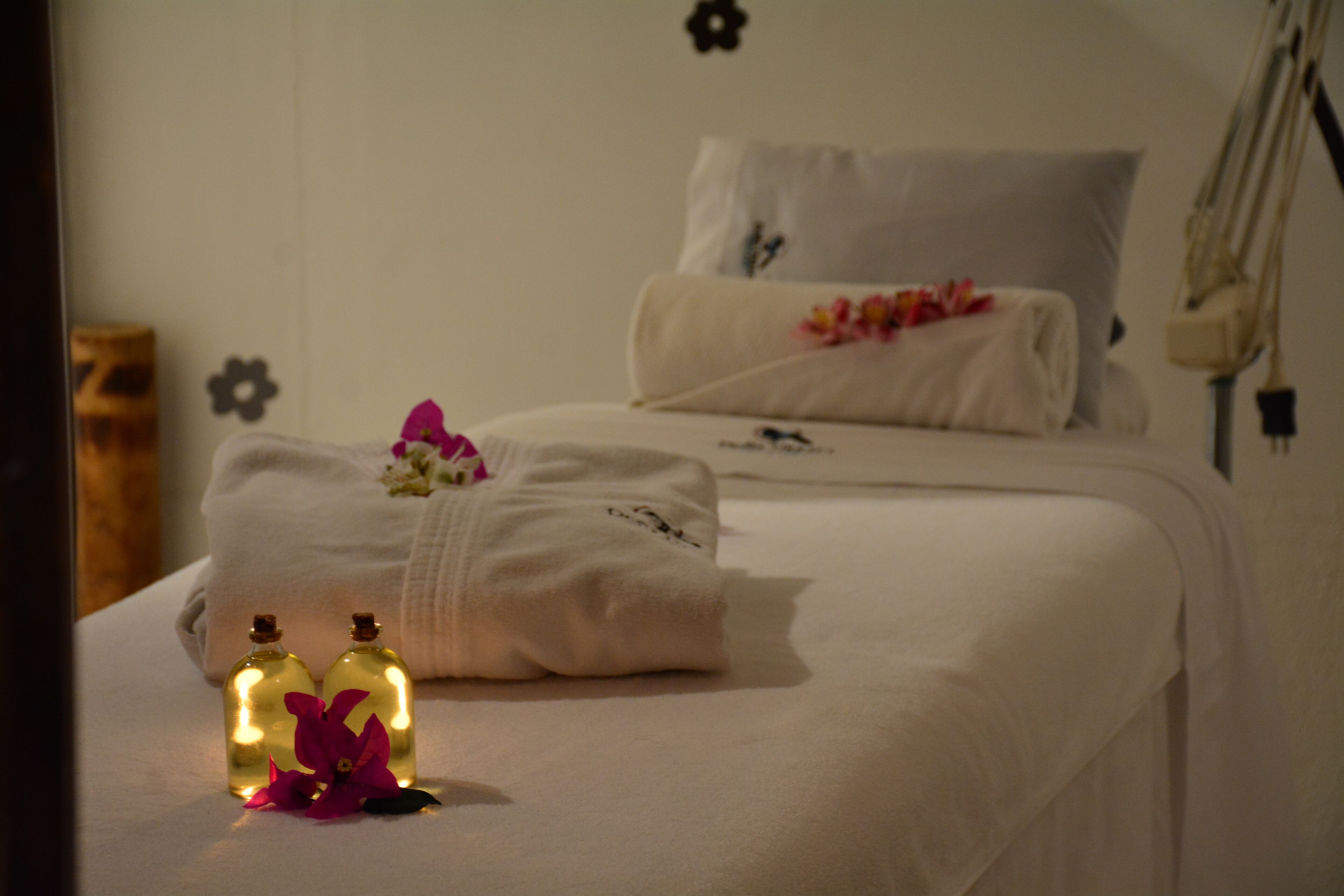 hot tub, steam room, body treatments, hydrotherapy, aromatherapy