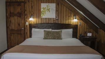 Superior-chalet, 1 suuri parisänky | Tallelokero huoneessa, silitysrauta/-lauta, ilmainen Wi-Fi