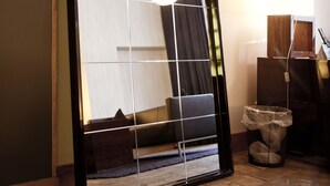 Unclassified image, 4 of 82, button - Hotel Adele (Berlin)