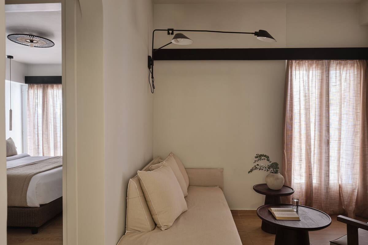 Apartment | Egyptian cotton sheets, premium bedding, iron/ironing board (on request)