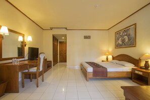 Deluxe Room, Pool View