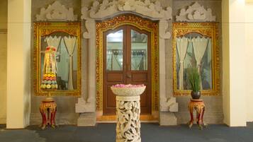 Sauna, hot tub, body treatments, aromatherapy, body scrubs, facials