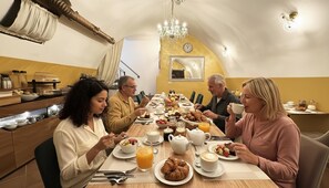 Daily buffet breakfast for a fee - Relais Le Clarisse a Trastevere (Rome)