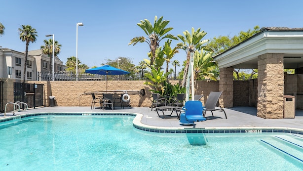Pool - Holiday Inn Express Hotel & Suites San Diego Otay Mesa by IHG (San Diego)