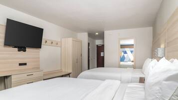 Habitación estándar, 2 camas Queen size | Caja de seguridad en la habitación y escritorio