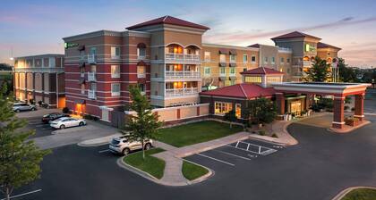 Holiday Inn Hotel & Suites Maple Grove Nw Mpls-Arbor Lks, an IHG Hotel