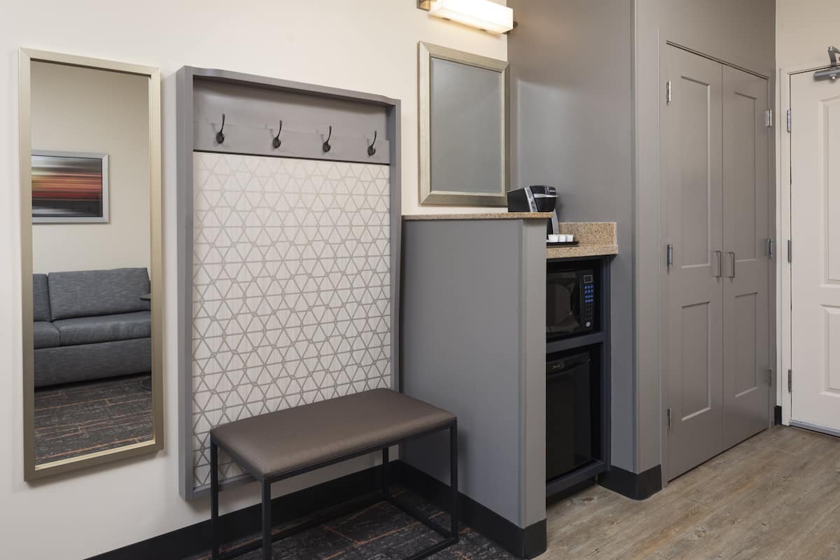1 bedroom, desk, laptop workspace, blackout drapes