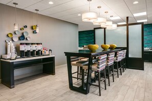 Free daily buffet breakfast - Hampton Inn Freeport (Freeport)