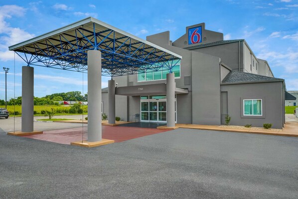 Front of property - Motel 6 Montgomery, AL - Airport (Montgomery)