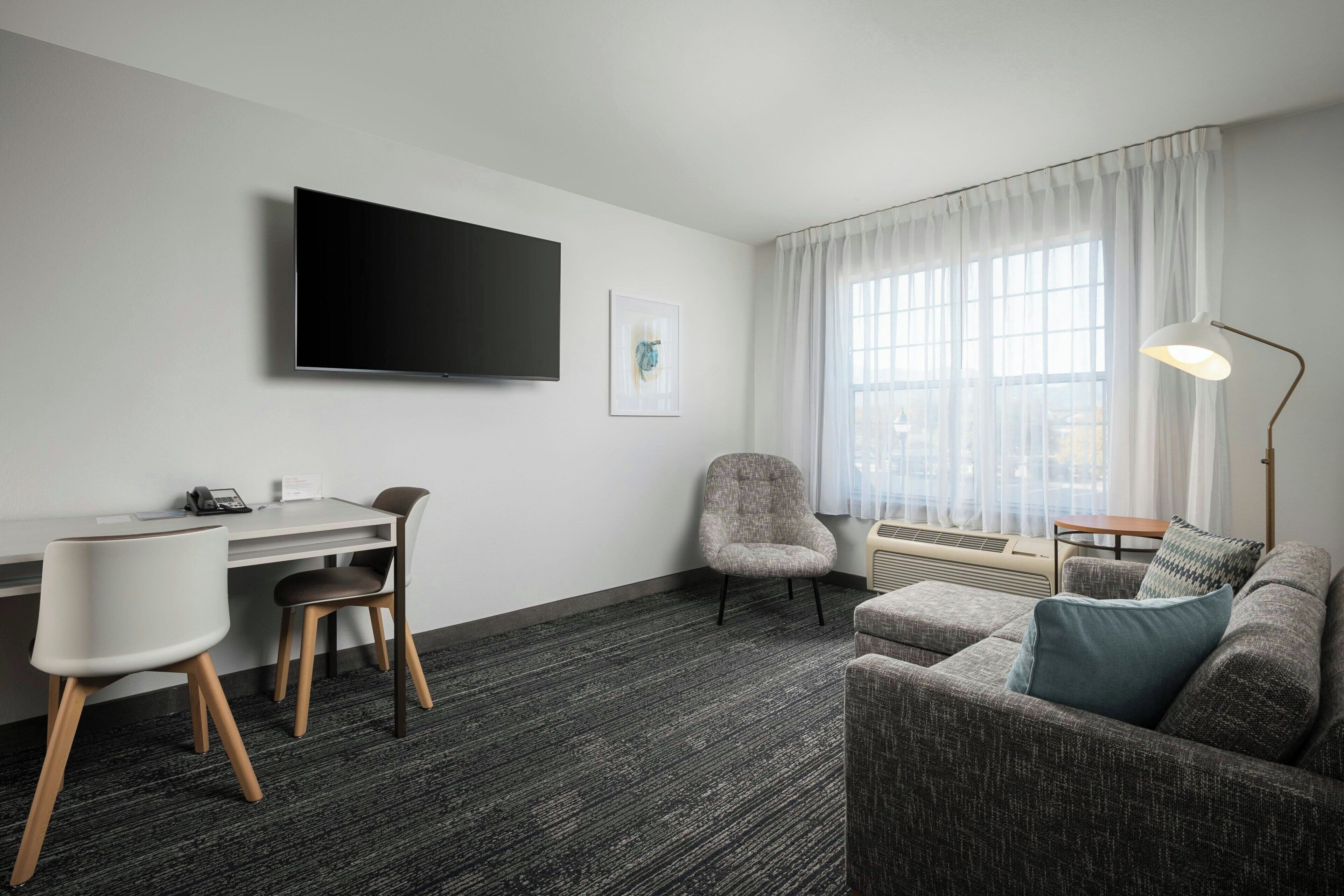 32-英寸LED 电视 （配备卫星频道）、Netflix