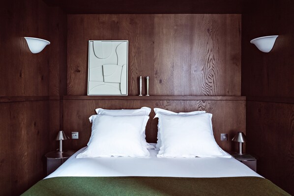 Chambre classique double | Literie de qualité, lit avec matelas à plateau-coussin, minibar