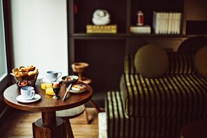 ฝ่ายต้อนรับ