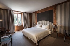 In-room safe, desk, iron/ironing board, free WiFi