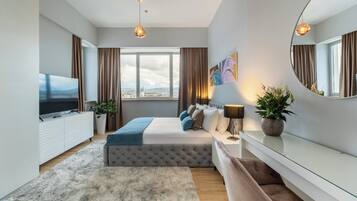 Minibar, caja fuerte, escritorio y cortinas opacas