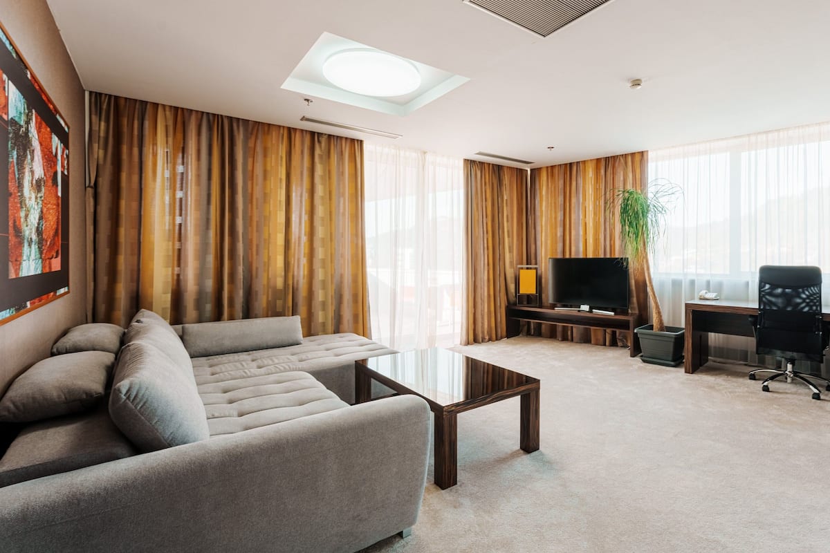 Minibar, in-room safe, desk, blackout drapes