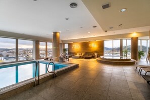 Hot tub, steam room