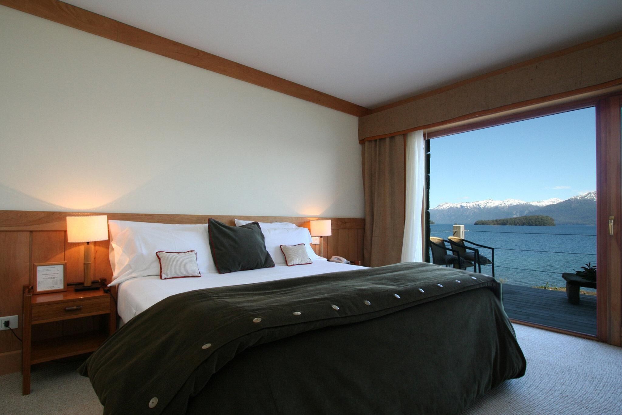 Premium bedding, down duvets, minibar, in-room safe