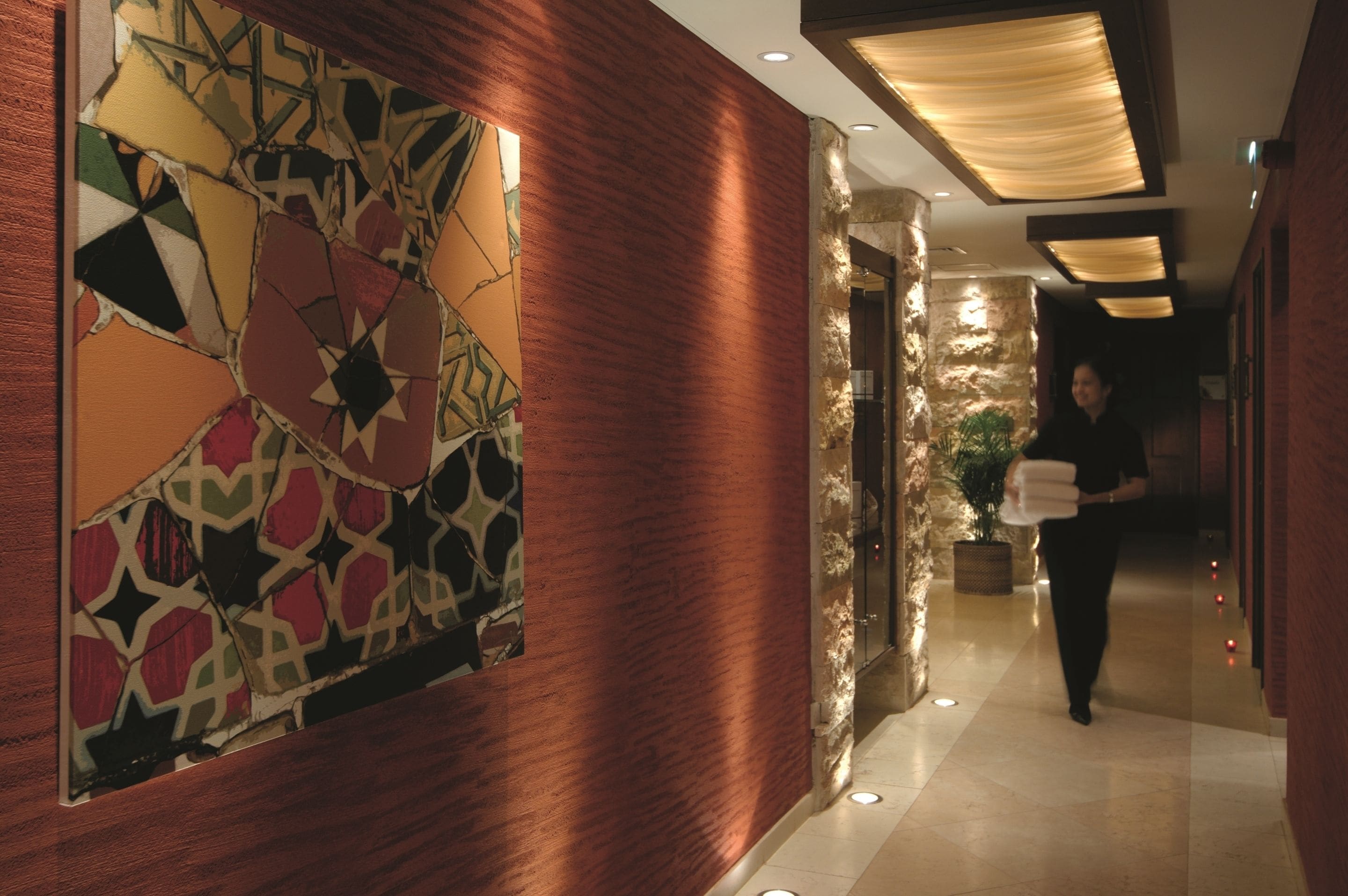 body treatments, hydrotherapy, aromatherapy, hot stone massages