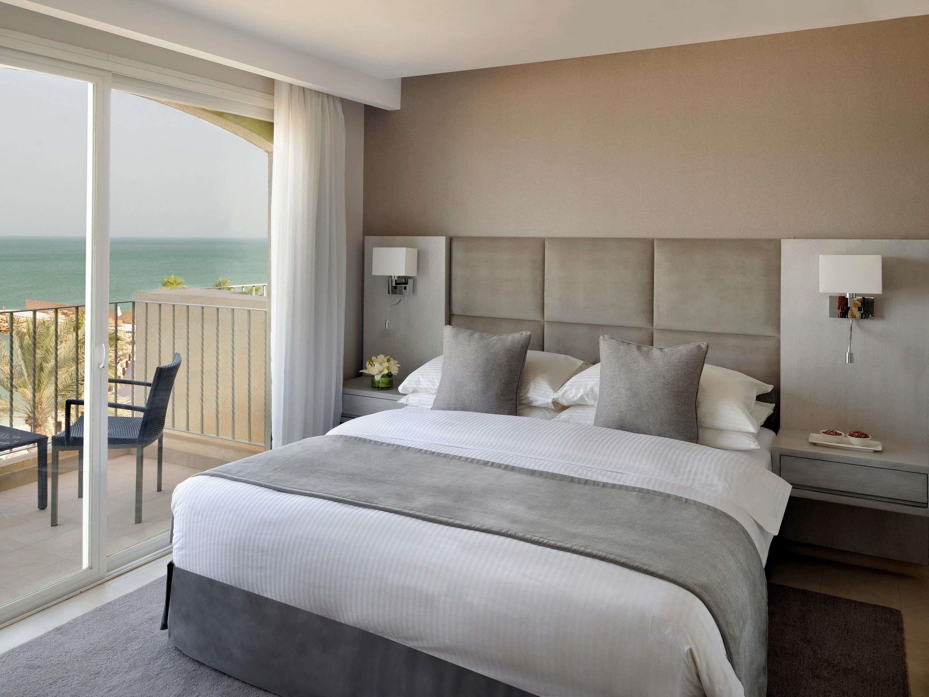 Deluxe Suite, 2 Bedrooms | Minibar, in-room safe, desk, blackout drapes