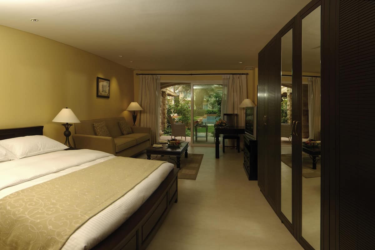 Minibar, in-room safe, desk, blackout drapes