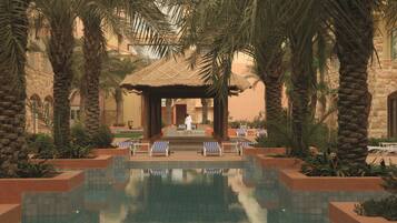 3 outdoor pools, sun loungers