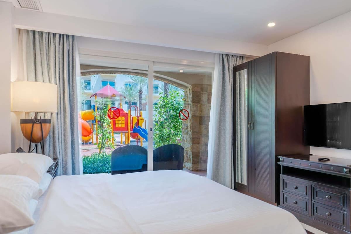 Room, 2 Bedrooms, Pool Access