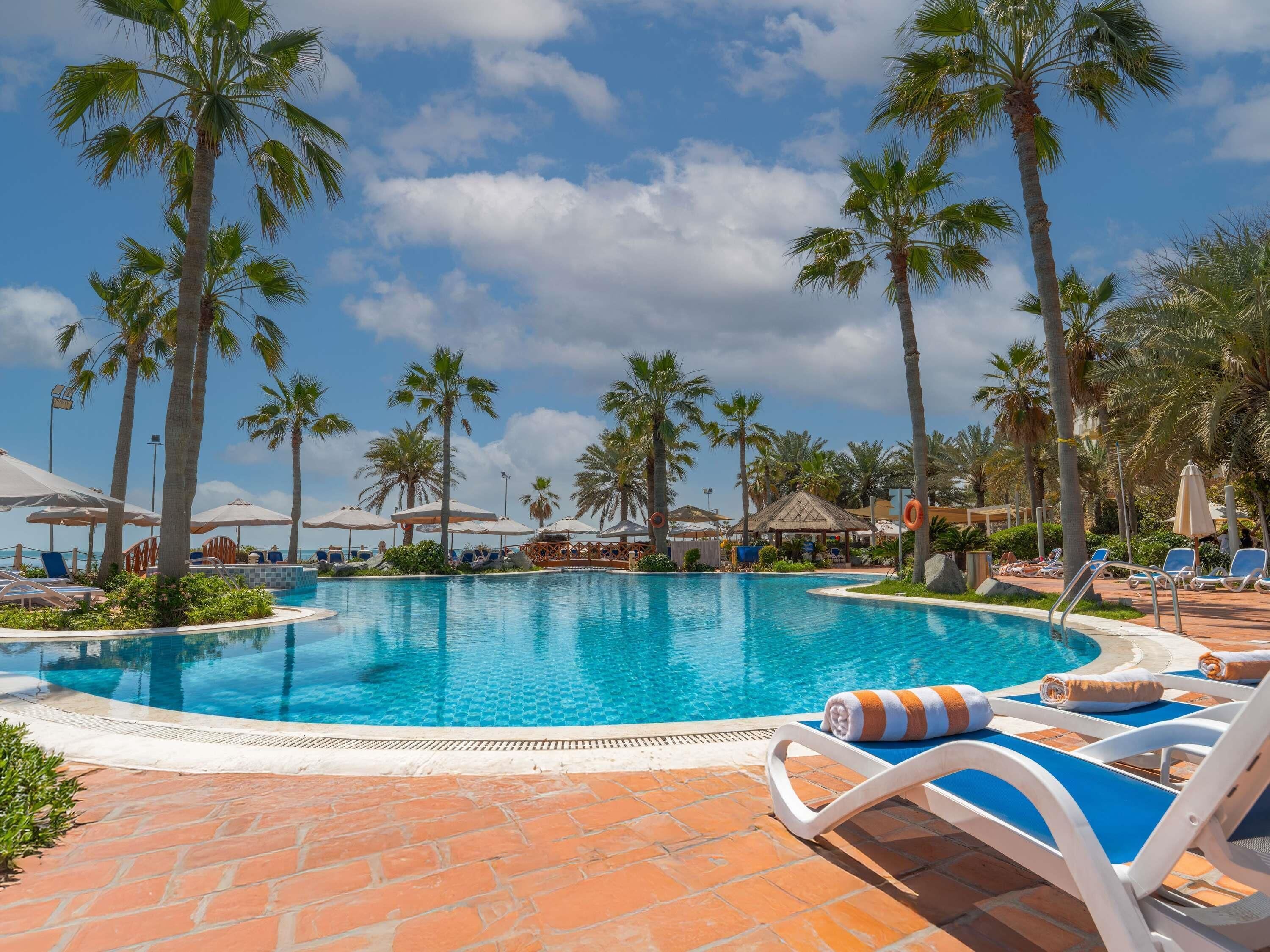 3 outdoor pools, pool loungers