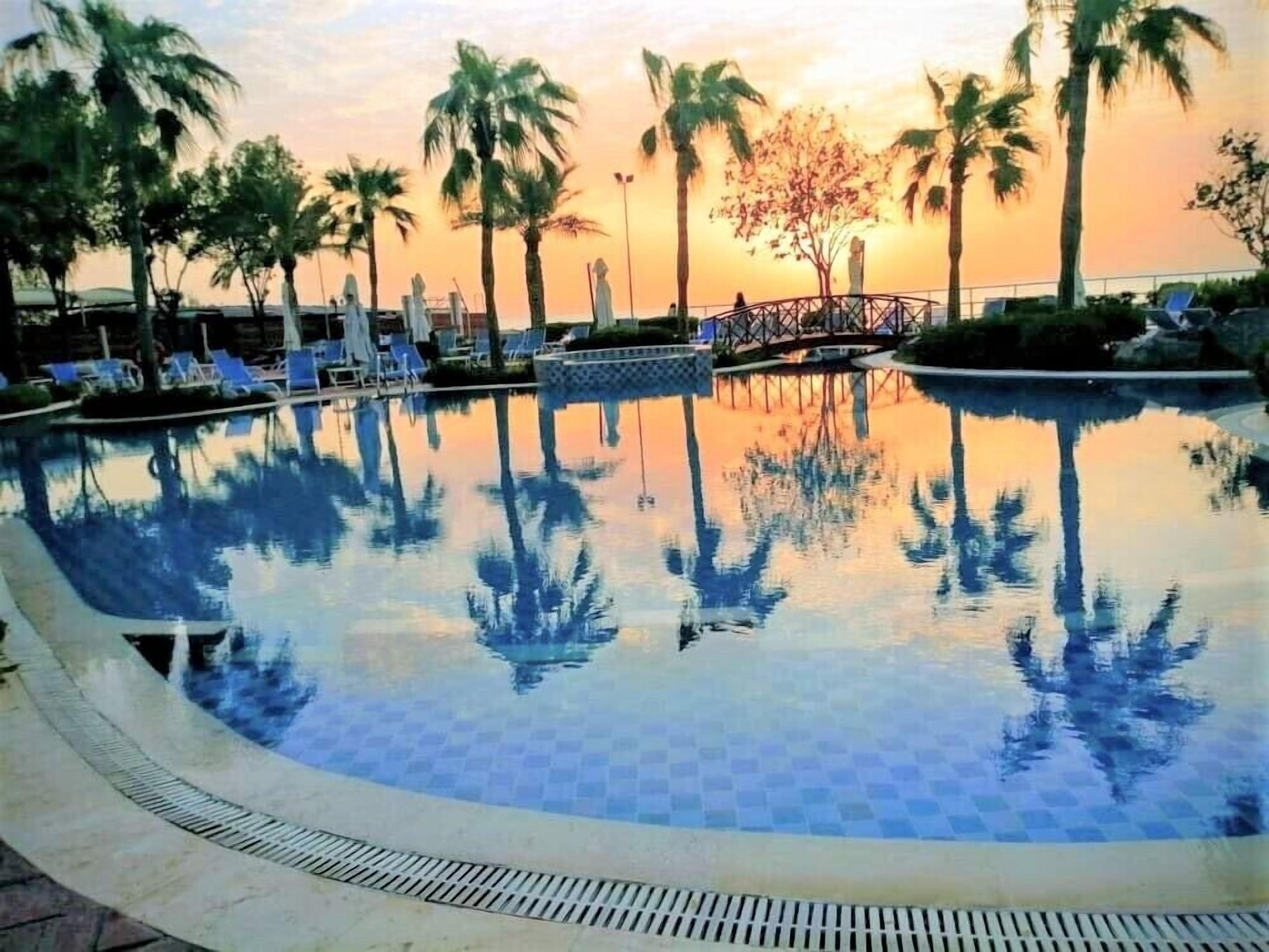 Deluxe-værelse - 1 kingsize-seng - adgang til pool | Terrasse/gårdhave