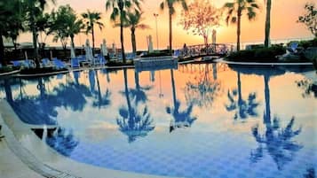 Deluxe-værelse - 1 kingsize-seng - adgang til pool | Terrasse/gårdhave