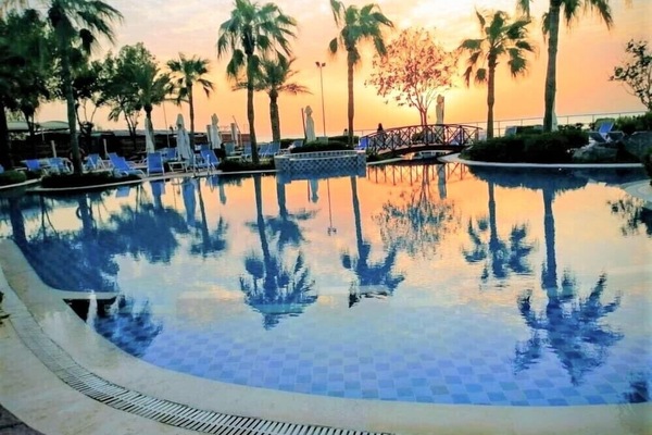 Deluxe Room, 1 King Bed, Pool Access | Terrace/patio