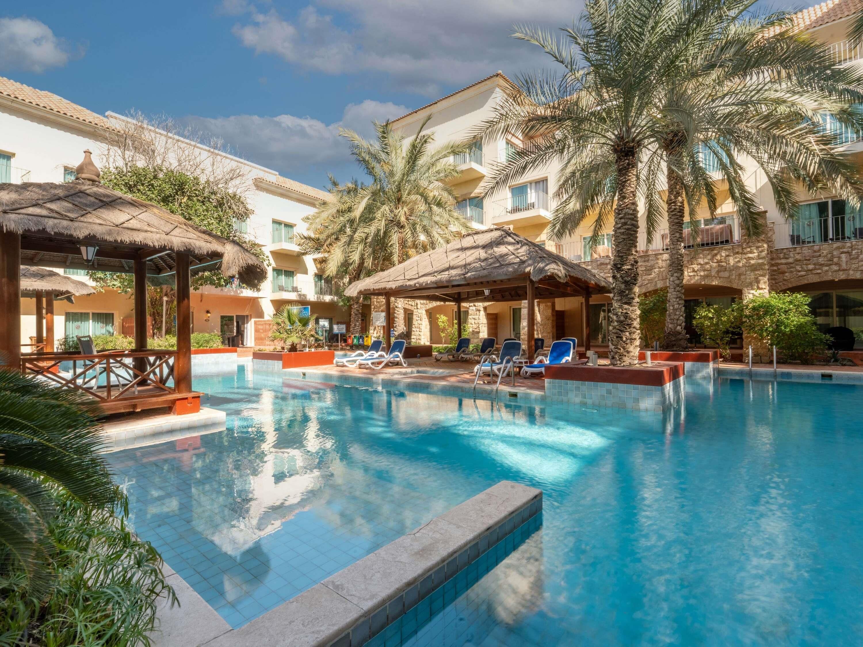 3 outdoor pools, pool loungers