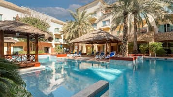 3 outdoor pools, pool loungers