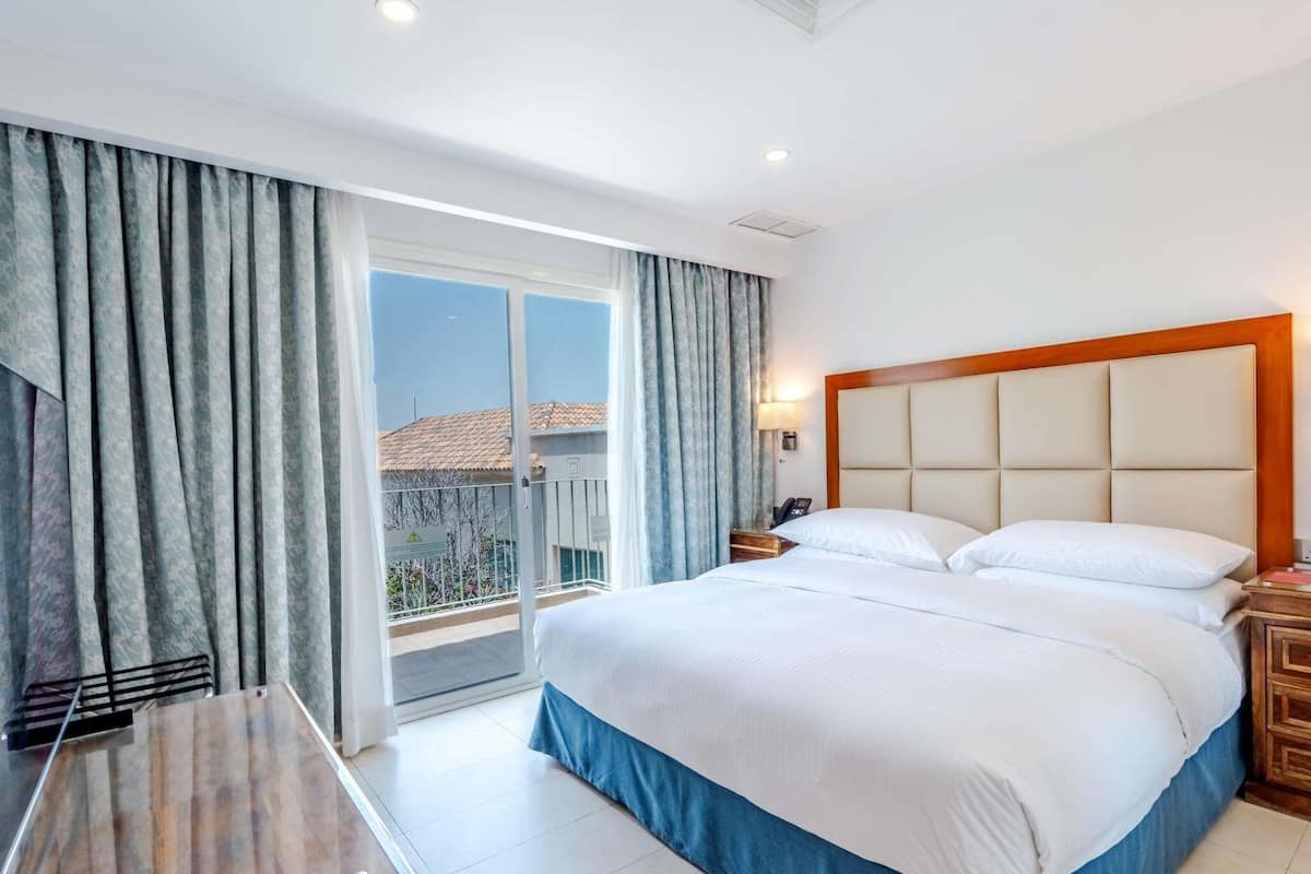 Room, 3 Bedrooms