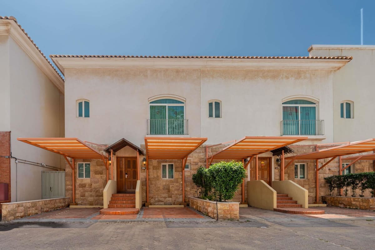 Villa - 4 sovrum | Minibar, värdeförvaringsskåp på rummet och skrivbord