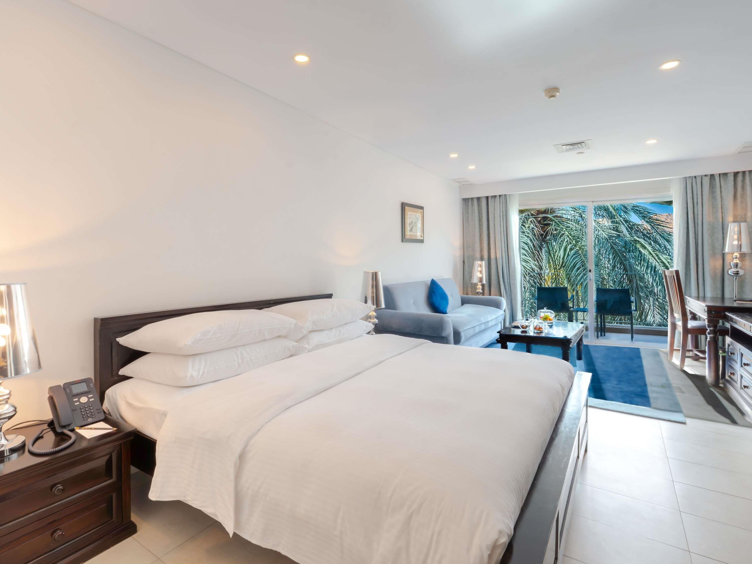 Superior Room, 1 King Bed | Minibar, in-room safe, desk, blackout drapes