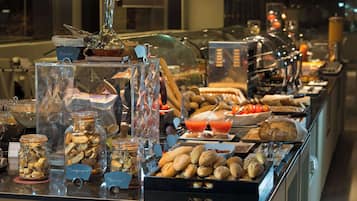 Petit déjeuner buffet servi tous les jours en supplément