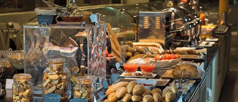 Frokostbuffé hver dag (mot et tillegg)