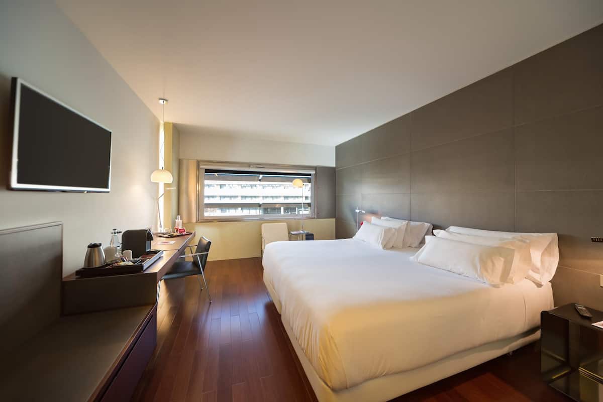 1 bedroom, premium bedding, minibar, in-room safe