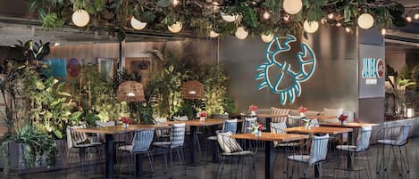 Buffet déjeuner servi tous les jours en supplément