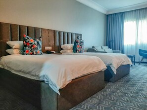 Memory foam beds, minibar, in-room safe, desk - Fiesta Royale Hotel (Accra)