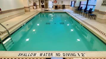 Una piscina cubierta