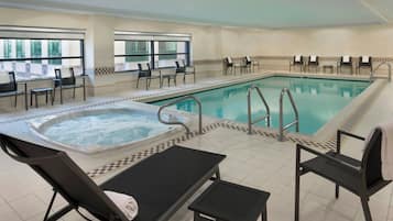 Una piscina cubierta