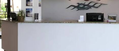 Quầy thủ tục nhận/trả phòng