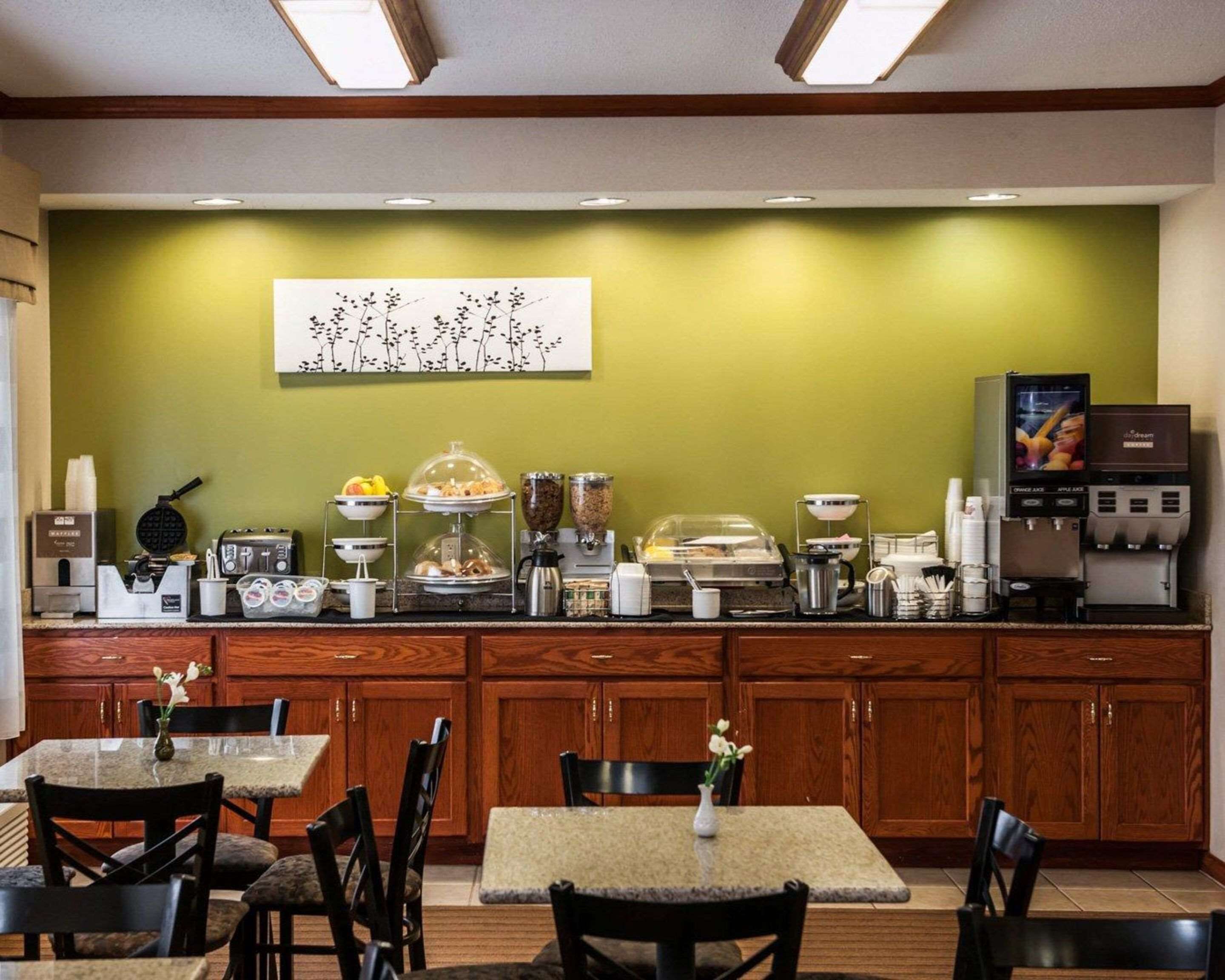 free buffet breakfast