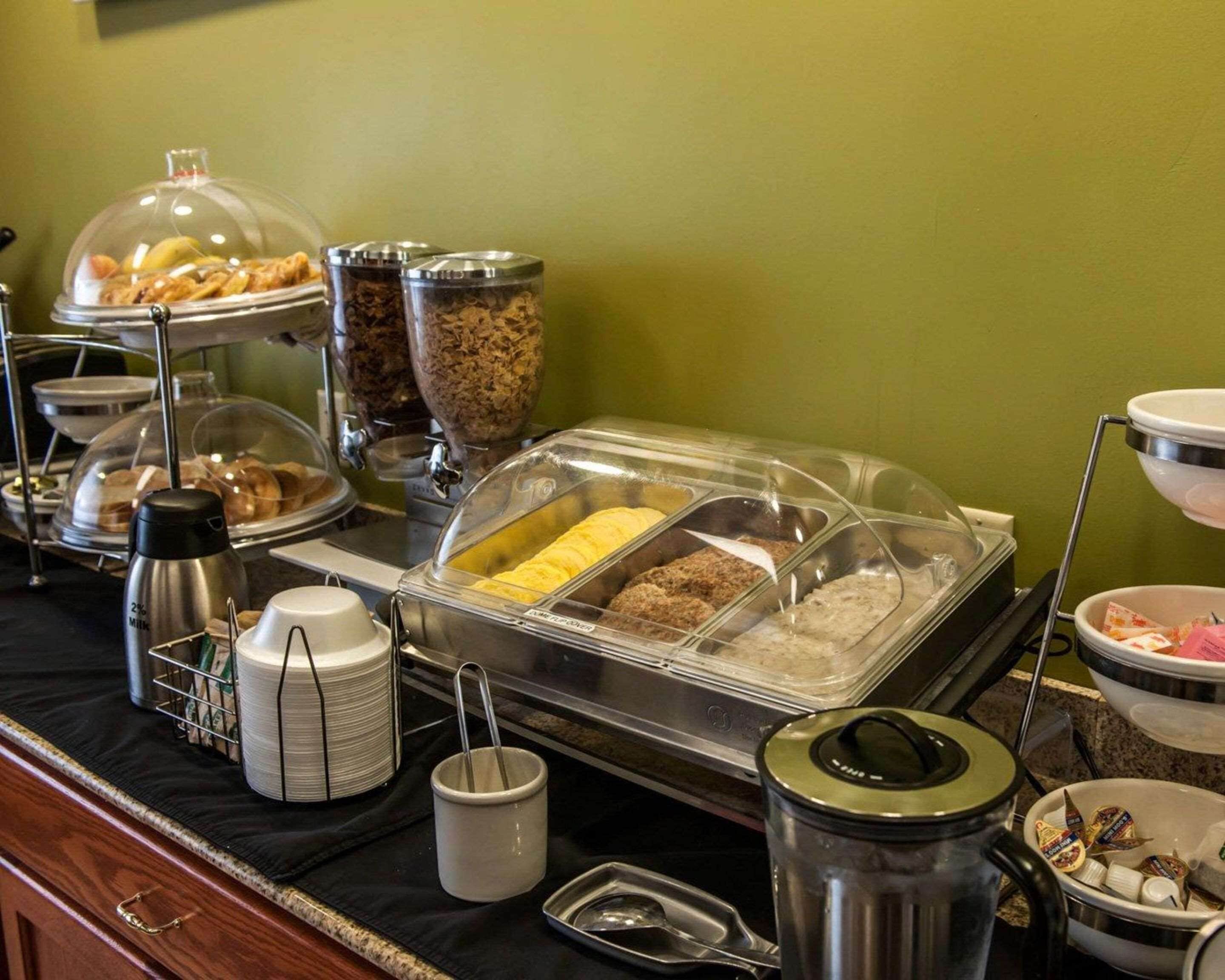 free buffet breakfast