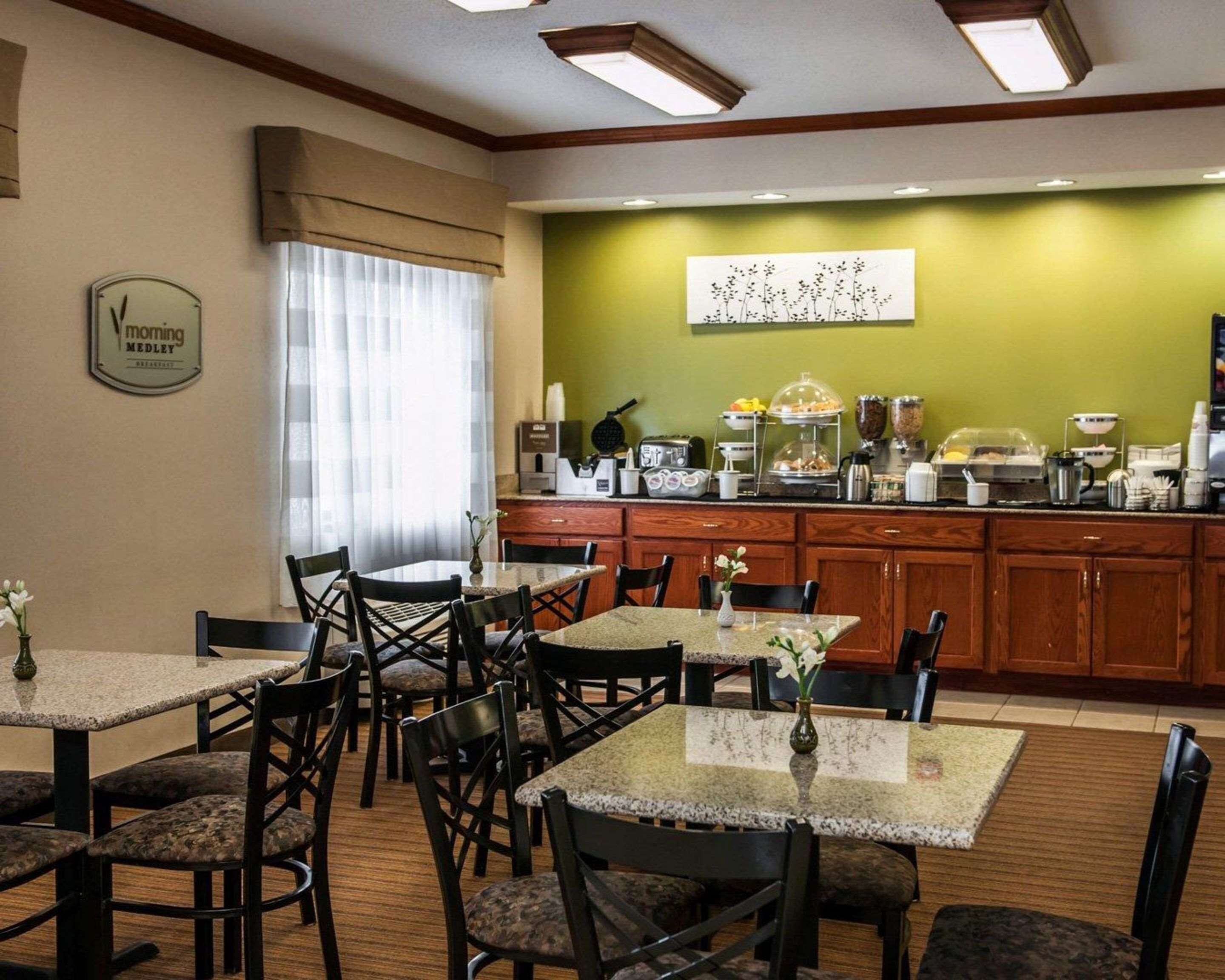 free buffet breakfast