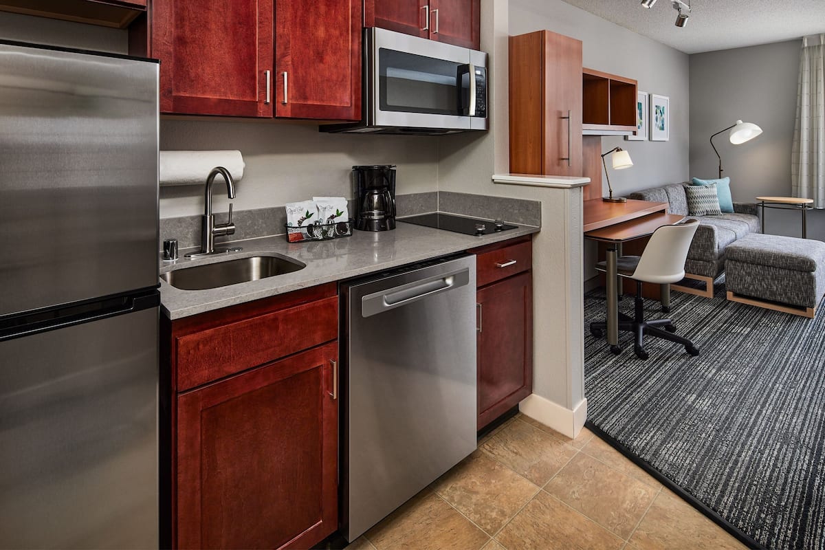 full-sized fridge, microwave, oven, stovetop