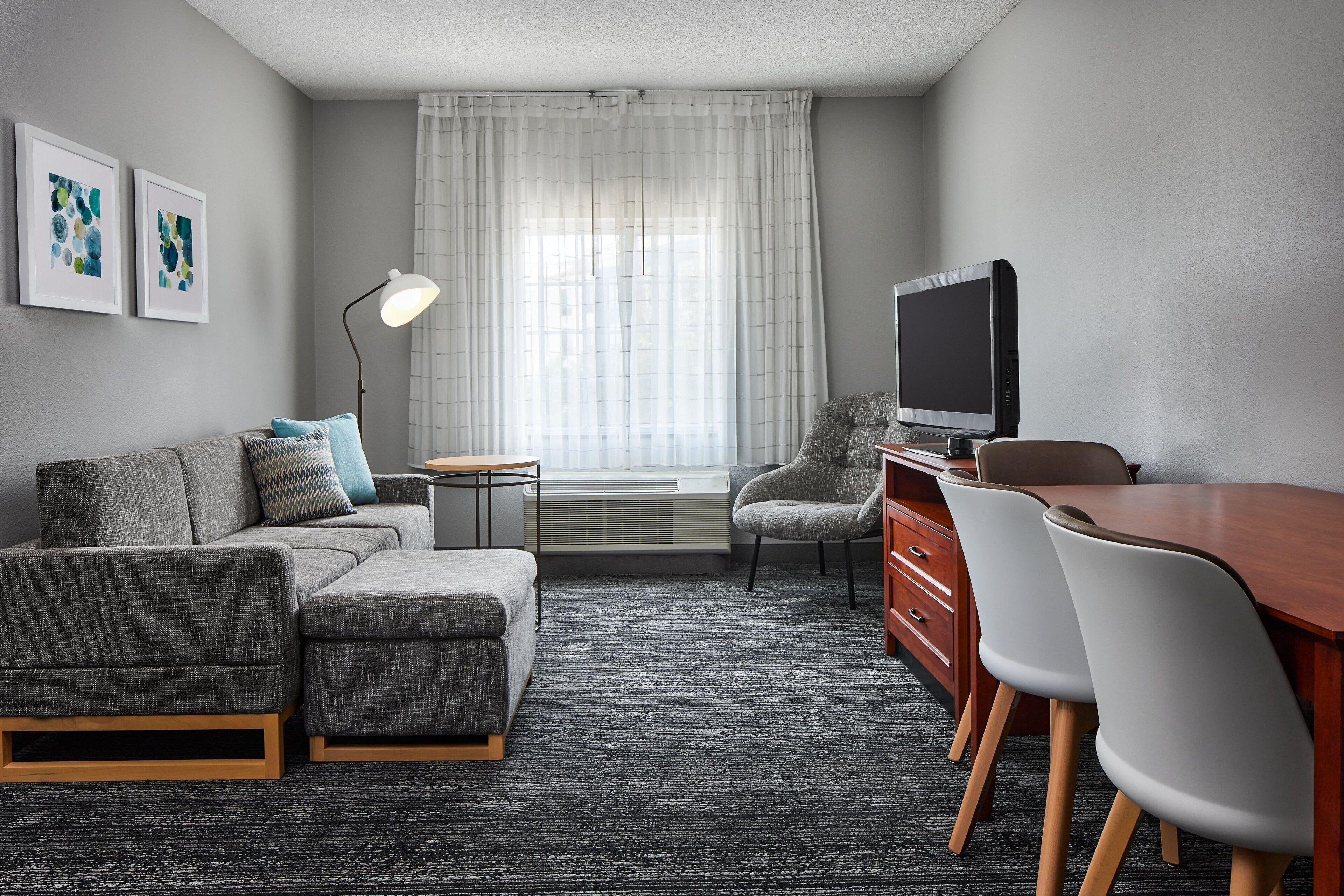 32-inch Smart TV with cable channels, TV, Netflix