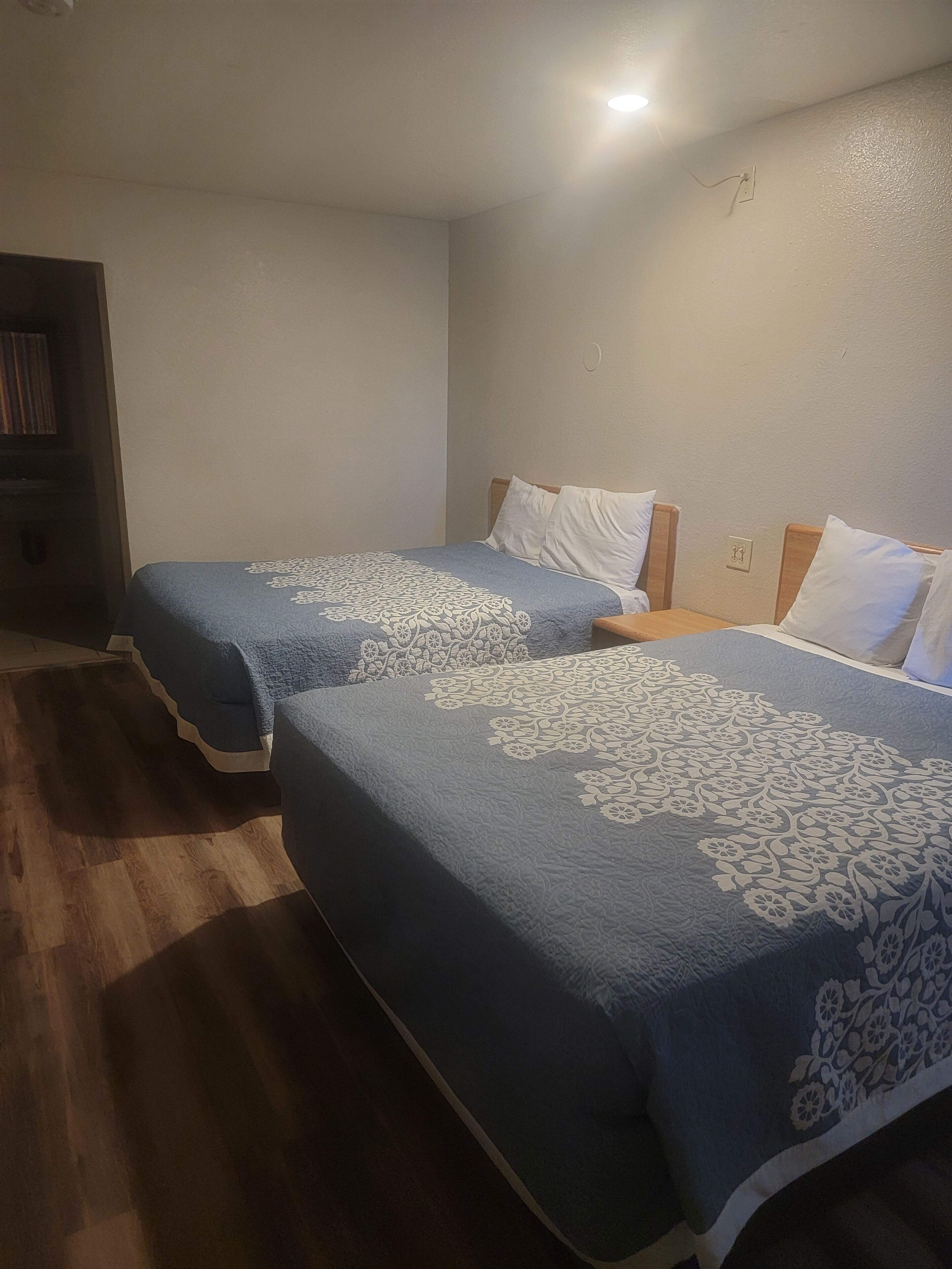 Photo - Best Economy Inn n Suites