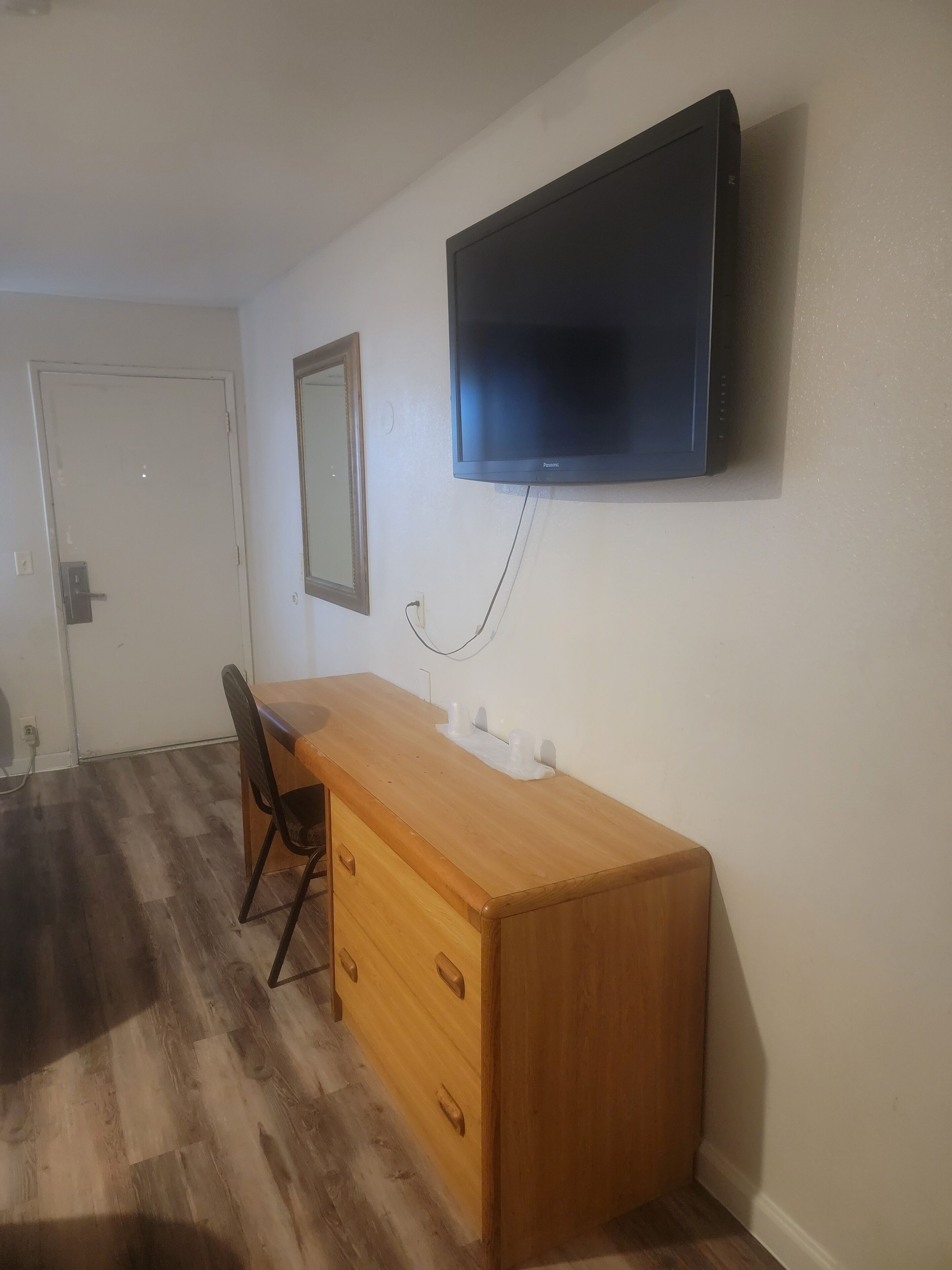 Photo - Best Economy Inn & Suites